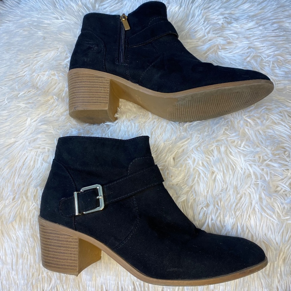 Forever 21 Black Suede Gold Buckle Chelsea Ankle Boots SZ 10